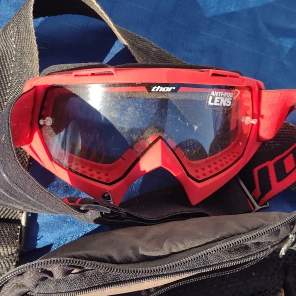 Bag and Goggles - Picture 2 of 3